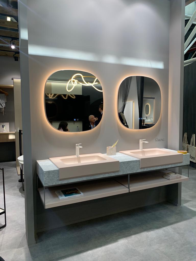 Automobildesign, Gebäude, Brillen, Boden, Bodenbelag, Vitrine, Regale, Einzelhandel, Fassade, Tisch