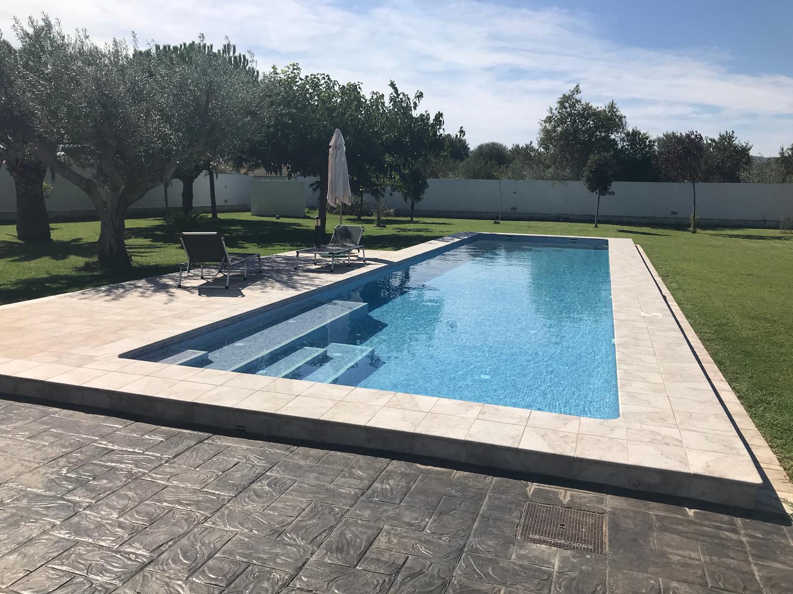 Wasser, Himmel, Wolke, Schwimmbad, Natur, Rechteck, Pflanze, Schatten, Baum, Gras